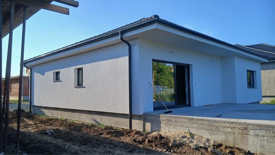 Casă cu 3 camere în Solidarității