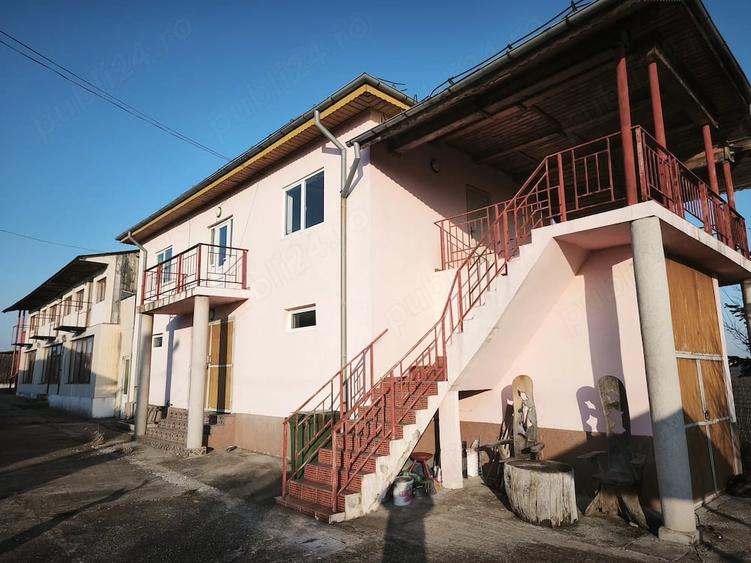 Casă cu 15 camere cu Teren 6500 Mp în Sutești