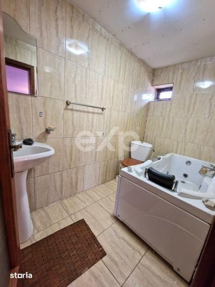 Casă cu 10 camere cu Teren 1100 Mp în Gura Șuții