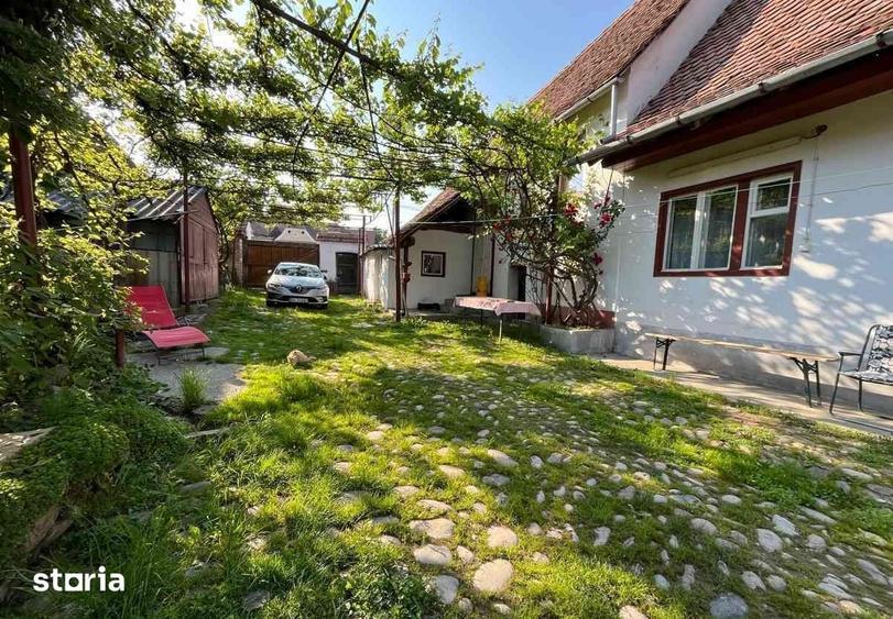 Casă cu 4 camere cu Teren 2500 Mp în Bunești