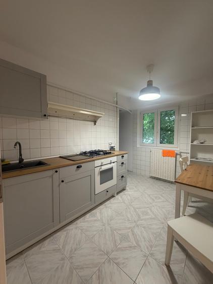 Apartament cu 3 camere decomandat în Nerva Traian