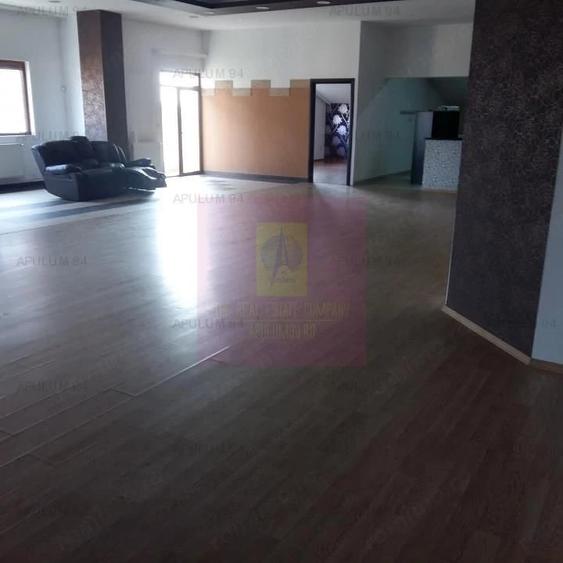 Casă cu 6 camere cu Teren 890 Mp în Dobroești