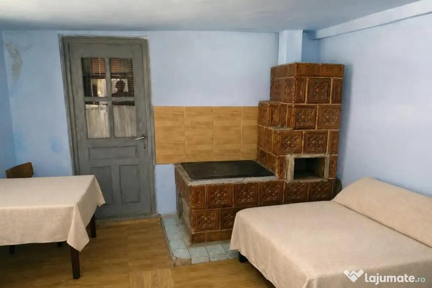 Casă cu 5 camere în Gutinaș