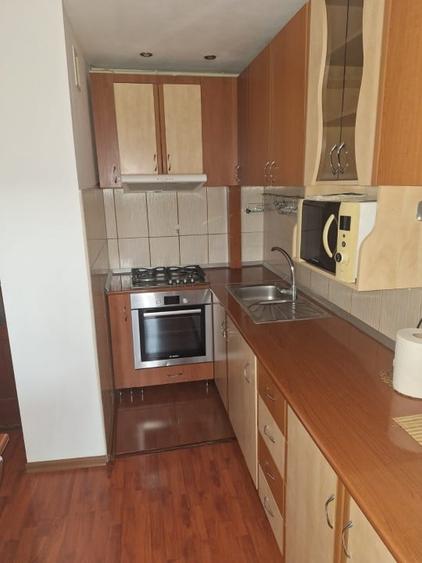 Apartament cu 3 camere decomandat, mobilat în E3