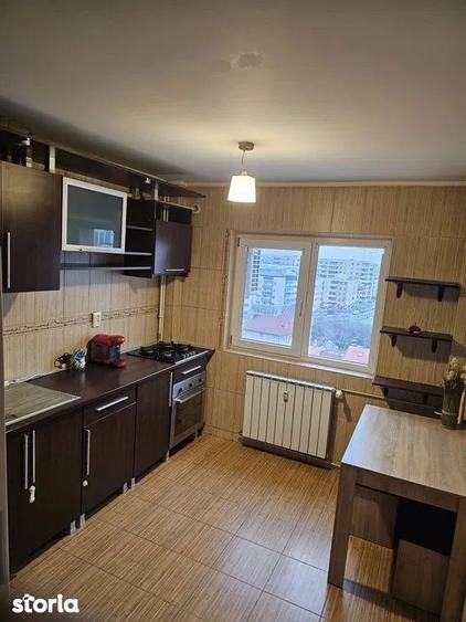 Apartament cu 3 camere decomandat, mobilat în Titan