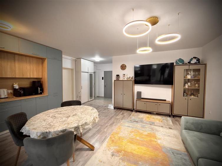 Apartament cu 3 camere decomandat, mobilat în Avantgarden