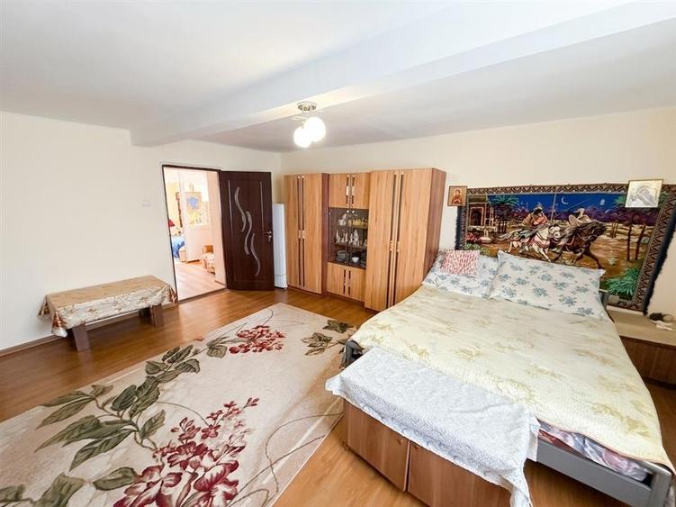 Casă cu 3 camere cu Teren 1439 Mp în Gepiu