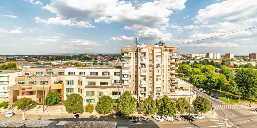 Apartament cu 3 camere decomandat în Băncilor