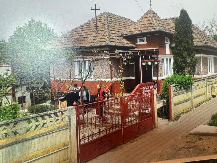 Casă cu 3 camere semidecomandat în Zau de Câmpie