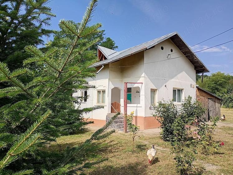 Garsonieră decomandată în Titan