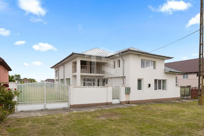 Casă cu 5 camere cu Teren 1446 Mp în Macea