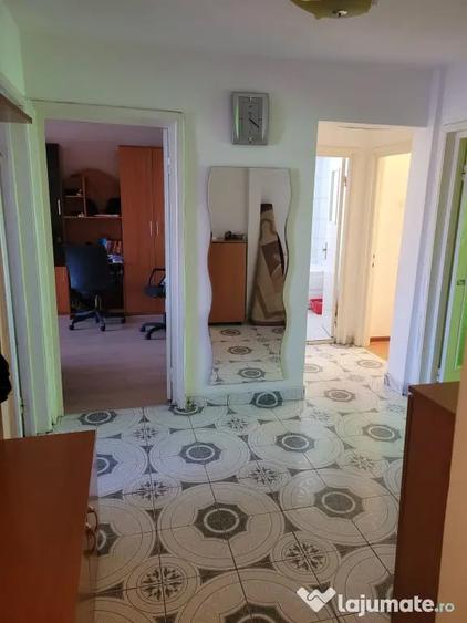 Apartament cu 3 camere decomandat în Narcisa