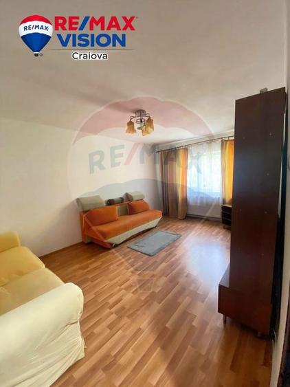 Apartament cu 2 camere decomandat în Rovine