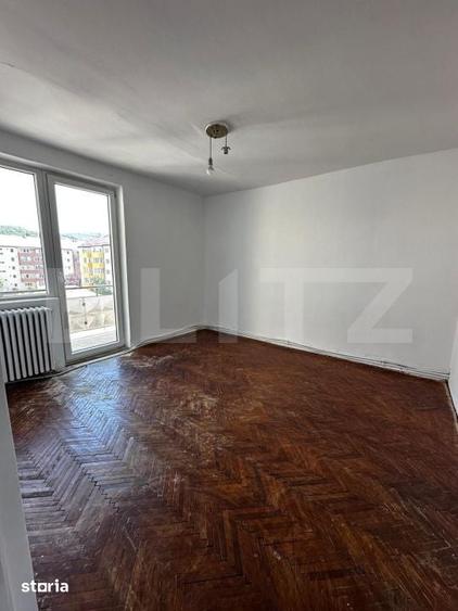 Apartament cu 4 camere decomandat în Central