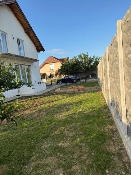 Casă individuală cu 3 camere cu Canalizare în Central