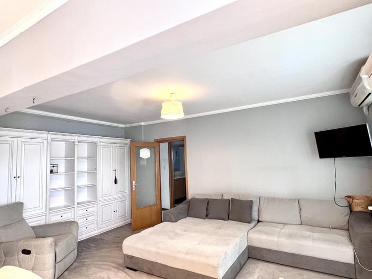Apartament cu 4 camere semidecomandat, mobilat în Ștefan cel Mare