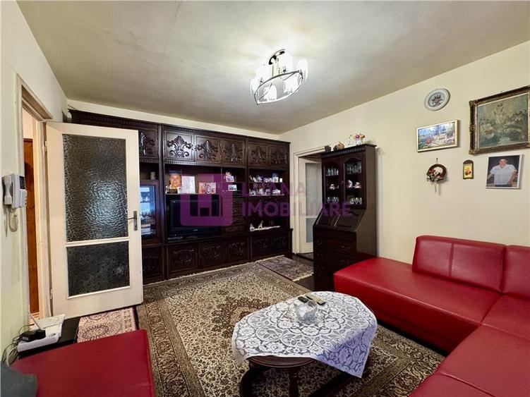 Apartament cu 3 camere semidecomandat în Terezian