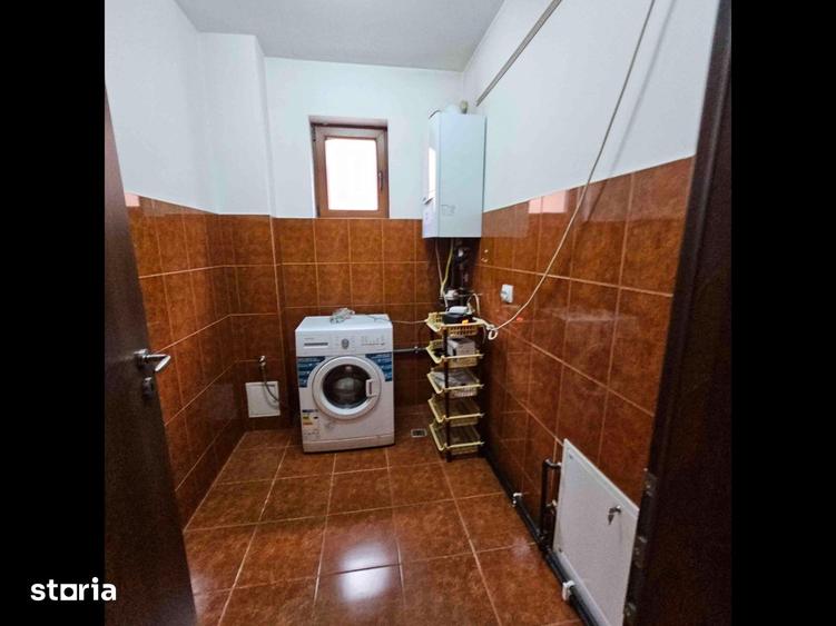 Casă cu 5 camere cu Teren 1000 Mp în Ghiroda