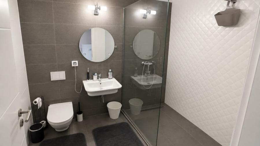 Casă individuală cu 5 camere în Pipera
