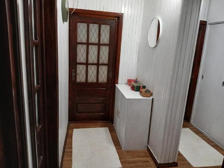 Apartament cu 2 camere decomandat, mobilat în Casa de Cultură