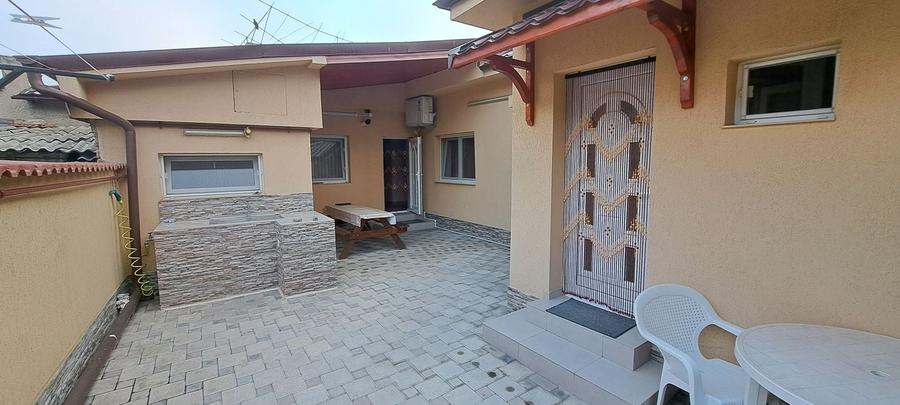 Apartament cu 4 camere decomandat în Delfinariu