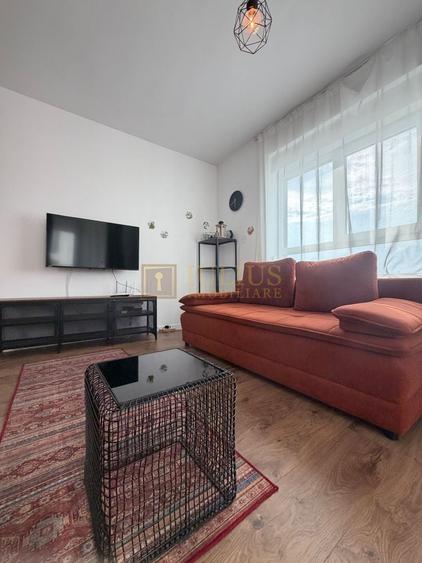 Apartament cu 2 camere semidecomandat, mobilat în Central