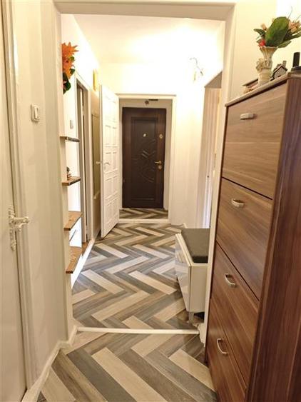 Apartament cu 4 camere decomandat în Aurel Vlaicu