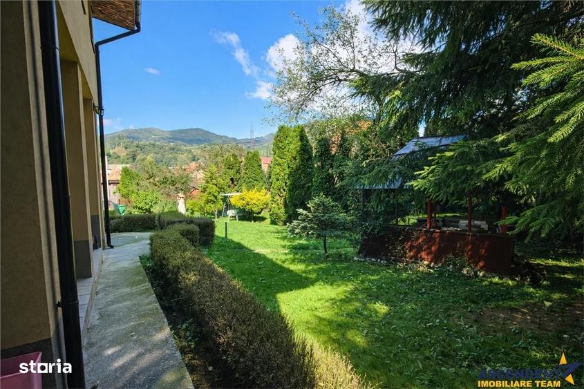 Casă cu 4 camere cu Teren 660 Mp în Rucăr