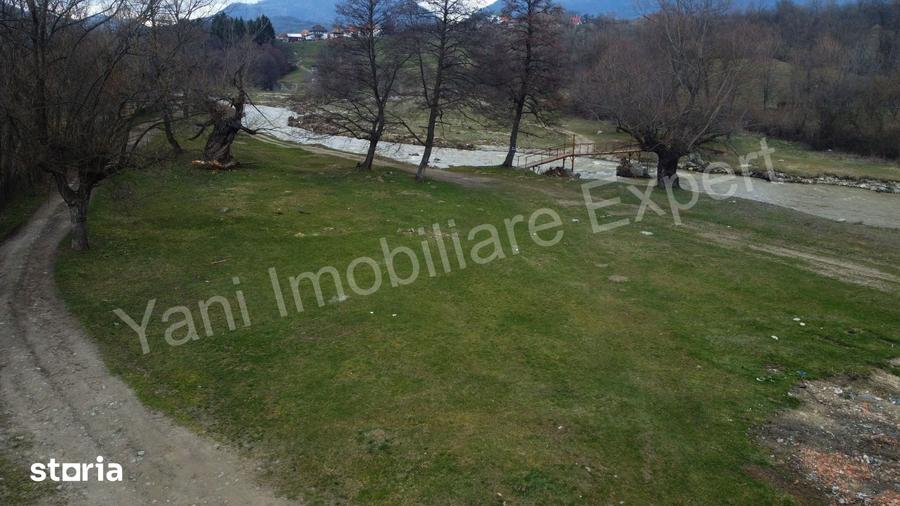 Teren de 3000 mp, în Corbeni