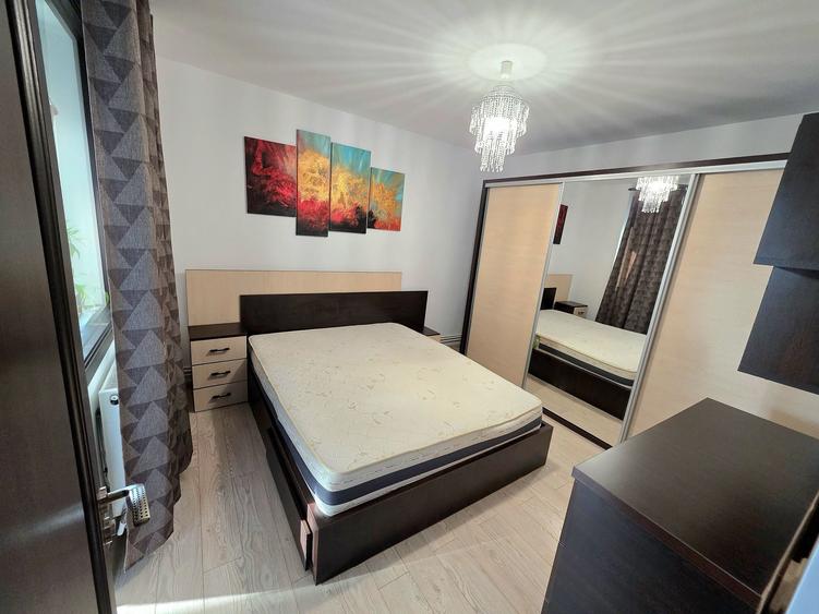 Apartament cu 3 camere semidecomandat în Faleza Nord