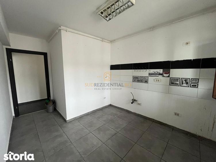 Apartament cu 3 camere decomandat în Metalurgiei