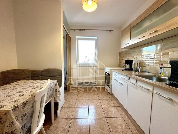 Apartament cu 4 camere decomandat, mobilat în Girocului