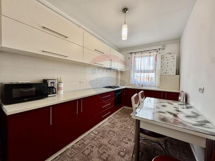 Apartament cu 2 camere decomandat, mobilat în Central