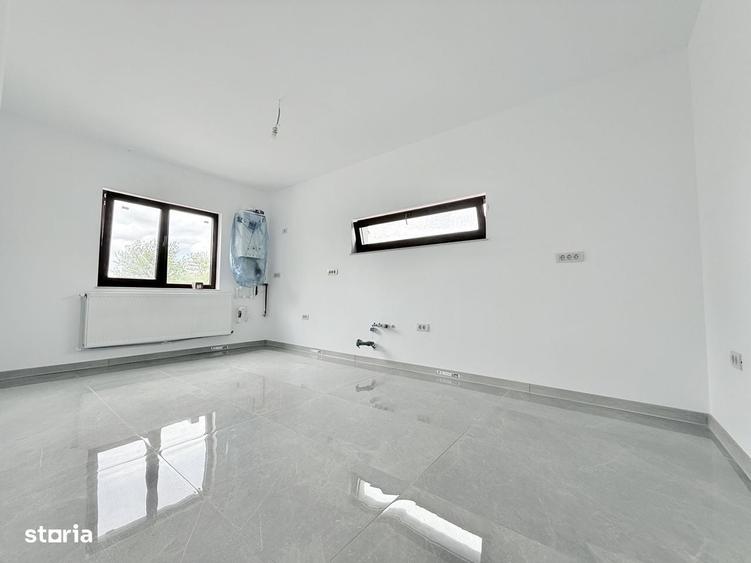 LA COMANDA | Casa cu 3 Camere - Lumina - 2