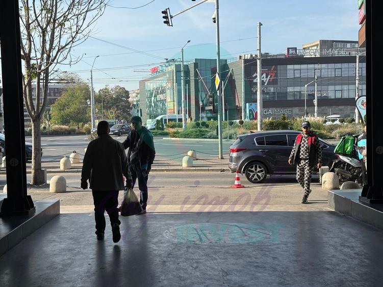 Spațiu comercial, de 99 mp, în Văcăresti