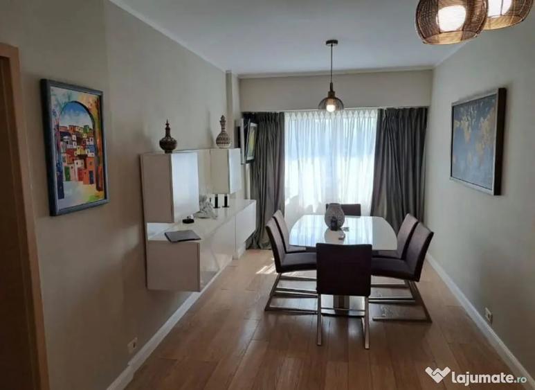 Apartament cu 4 camere semidecomandat în Calea Victoriei