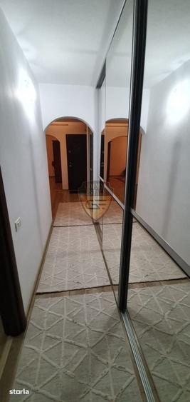 Apartament cu 3 camere decomandat în Delfinariu