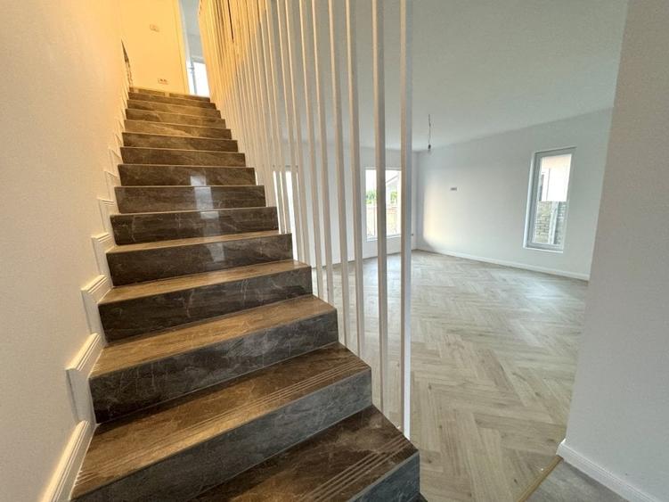 Duplex cu 4 camere cu Canalizare în Remetea Mare