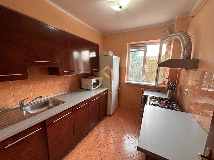 Apartament cu 3 camere decomandat, mobilat în Central