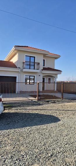 Casă cu Teren 392 Mp în Dumbrăvița