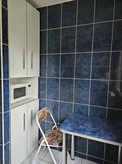 Apartament cu 3 camere semidecomandat, mobilat în Militari