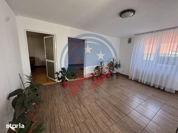 Casă cu 5 camere cu Teren 177 Mp în Central