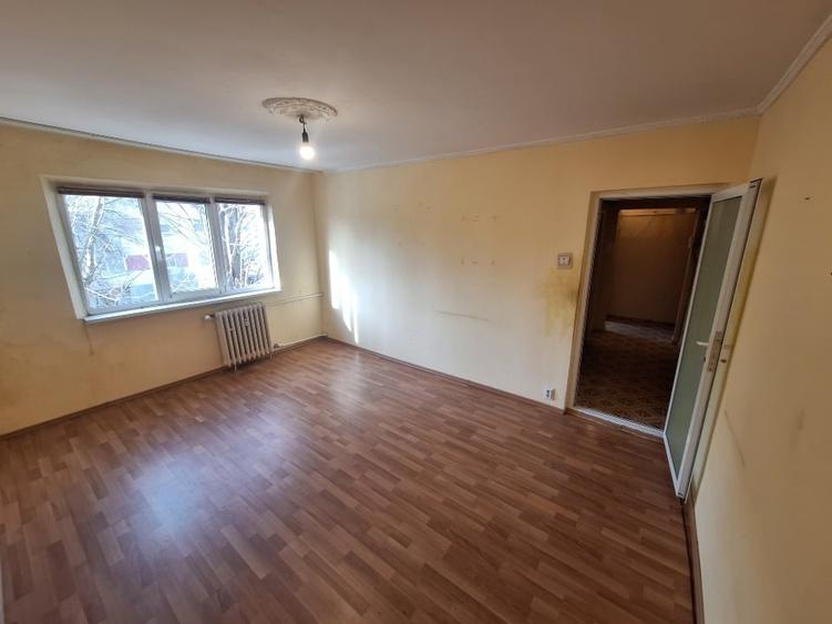 Apartament cu 3 camere semidecomandat în Tomis Nord