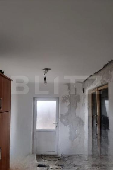 Casă individuală cu 6 camere cu Teren 696 Mp în Brazi