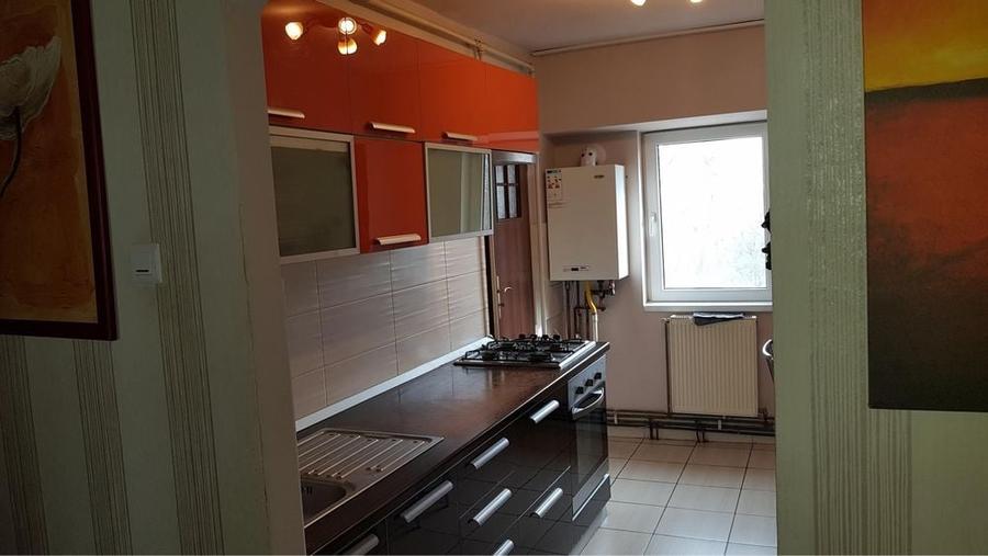 Apartament cu 3 camere decomandat în Central