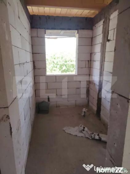 Casă cu 4 camere cu Teren 1300 Mp în Săndulești