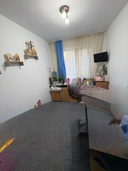 Apartament cu 3 camere semidecomandat în Șega