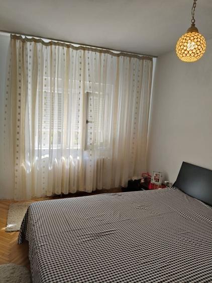 Apartament cu 3 camere semidecomandat, mobilat în Lipovei