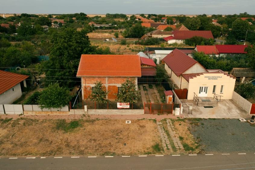 Casă individuală cu 3 camere cu Canalizare în Satchinez