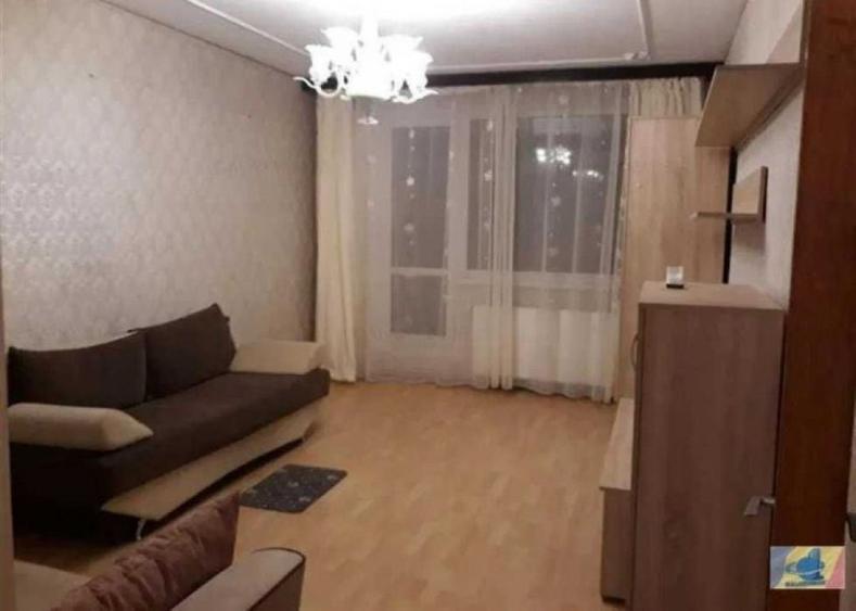 Apartament cu 3 camere decomandat în Vitan